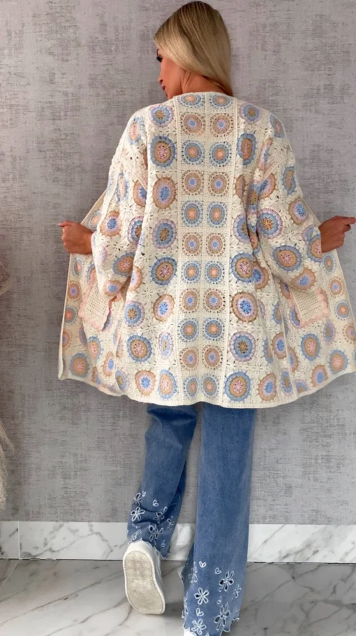 Wiosenna szydełkowa narzutka z kieszeniami ONE SIZE multi kolor - R644A