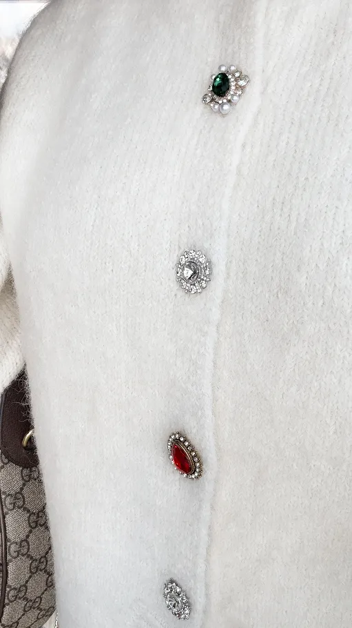 Sweter ECRU zapinany na piękne ozdobne guziki ONE SIZE - R095B