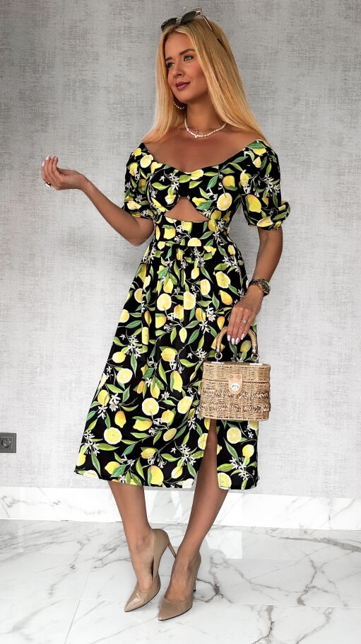 Czarna sukienka w cytryny z modnym dekoltem - P742