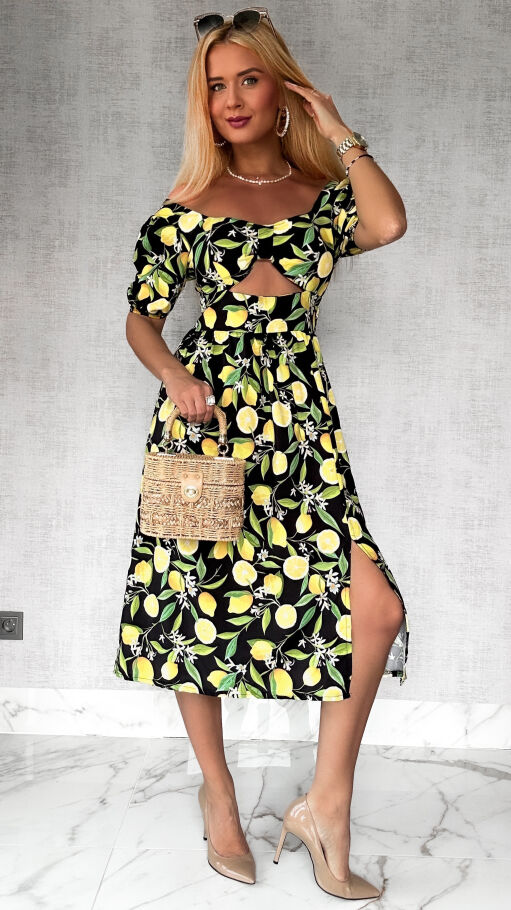 Czarna sukienka w cytryny z modnym dekoltem - P742