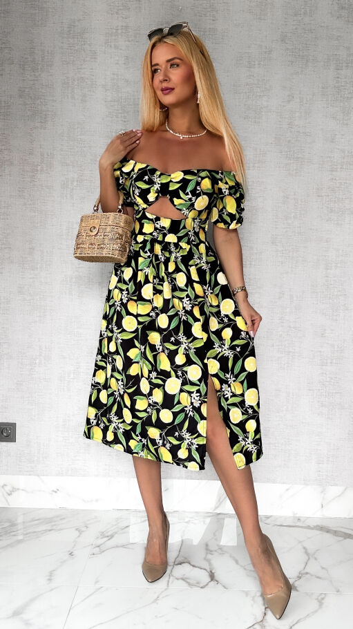 Czarna sukienka w cytryny z modnym dekoltem - P742