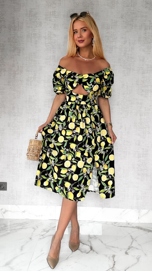 Czarna sukienka w cytryny z modnym dekoltem - P742
