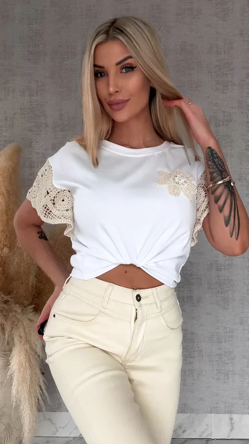 Biała bawełniana bluzka T-SHIRT z beżowymi dodatkami w stylu boho - R630