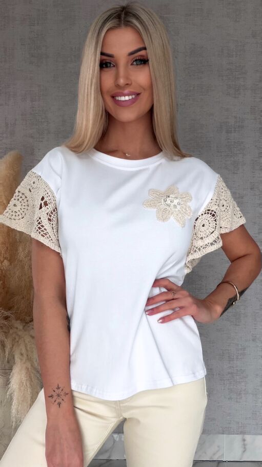 Biała bawełniana bluzka T-SHIRT z beżowymi dodatkami w stylu boho - R630