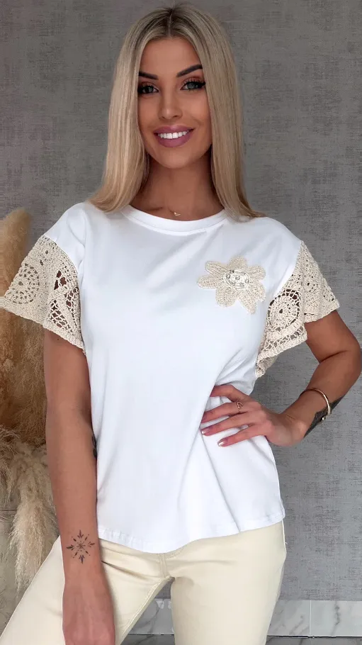 Biała bawełniana bluzka T-SHIRT z beżowymi dodatkami w stylu boho - R630