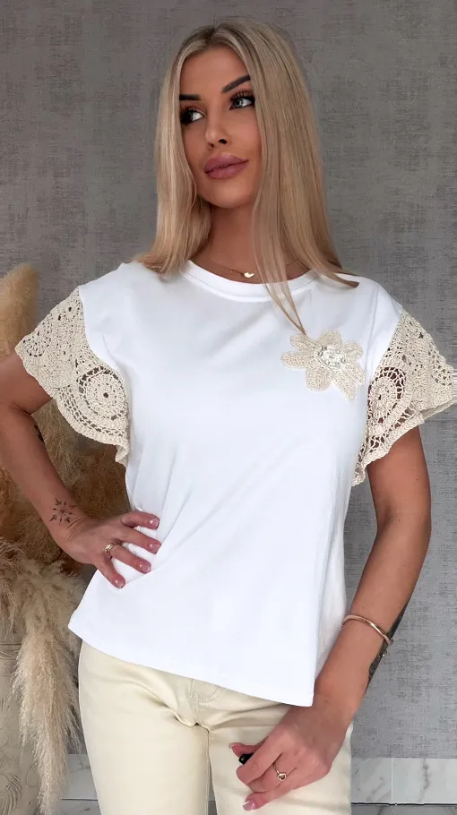 Biała bawełniana bluzka T-SHIRT z beżowymi dodatkami w stylu boho - R630