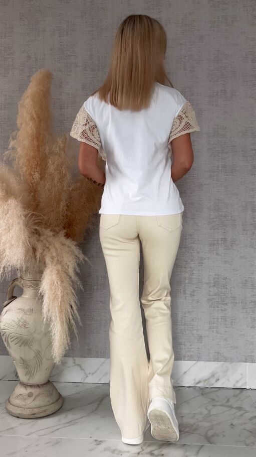 Biała bawełniana bluzka T-SHIRT z beżowymi dodatkami w stylu boho - R630