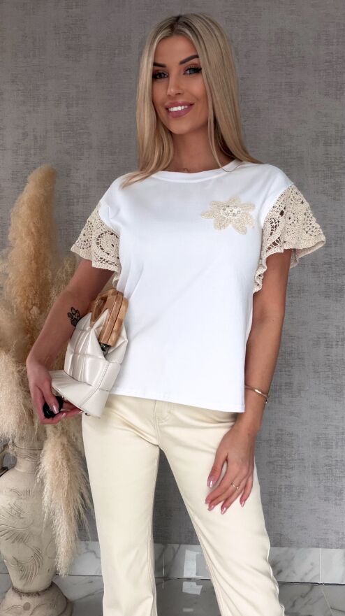 Biała bawełniana bluzka T-SHIRT z beżowymi dodatkami w stylu boho - R630