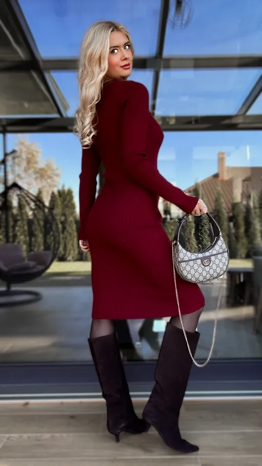 Elastyczna sukienka dzianinowa ze zdobionym dekoltem ONE SIZE - R263