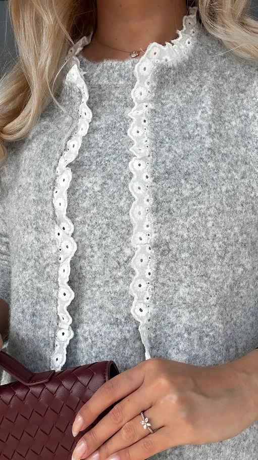 Niespotykany podwójny sweter z białą koronką ONE SIZE szary - P951A
