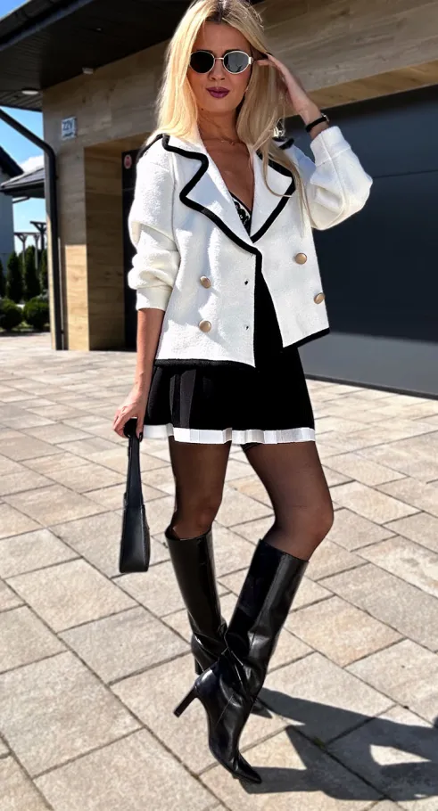 Ciepła marynarka na jesień a la ALPAKA w białym kolorze z czarną lamówką - N538A