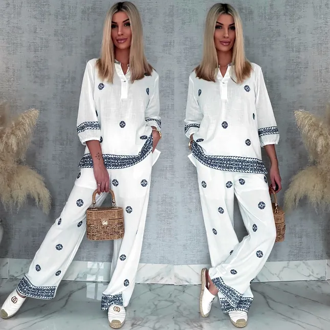 Wyjątkowy biały komplet w granatowe hafty bluzka + spodnie 100% bawełna - R814