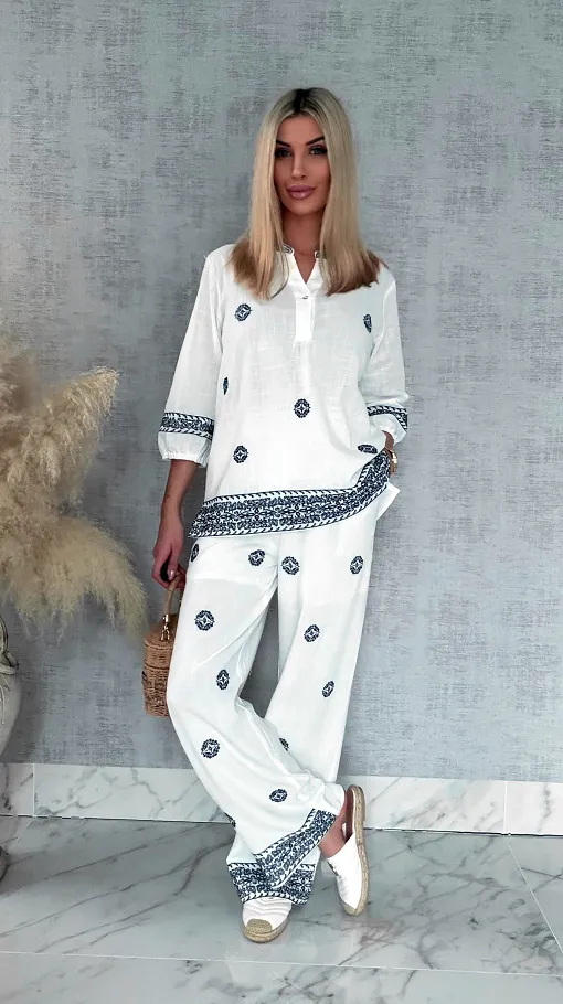 Wyjątkowy biały komplet w granatowe hafty bluzka + spodnie 100% bawełna - R814