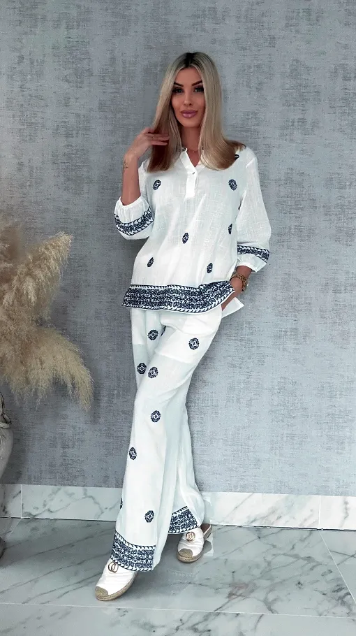 Wyjątkowy biały komplet w granatowe hafty bluzka + spodnie 100% bawełna - R814