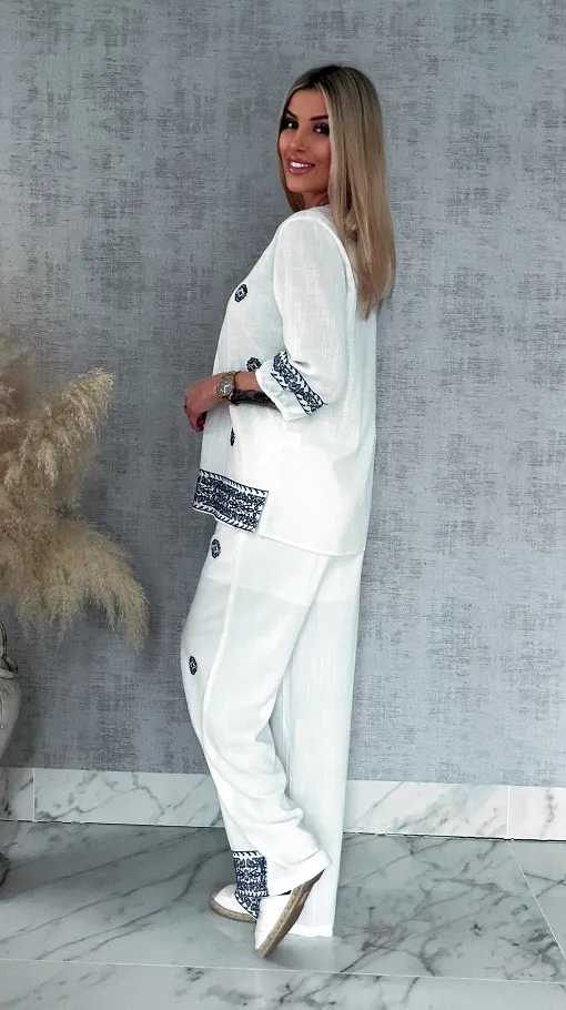 Wyjątkowy biały komplet w granatowe hafty bluzka + spodnie 100% bawełna - R814