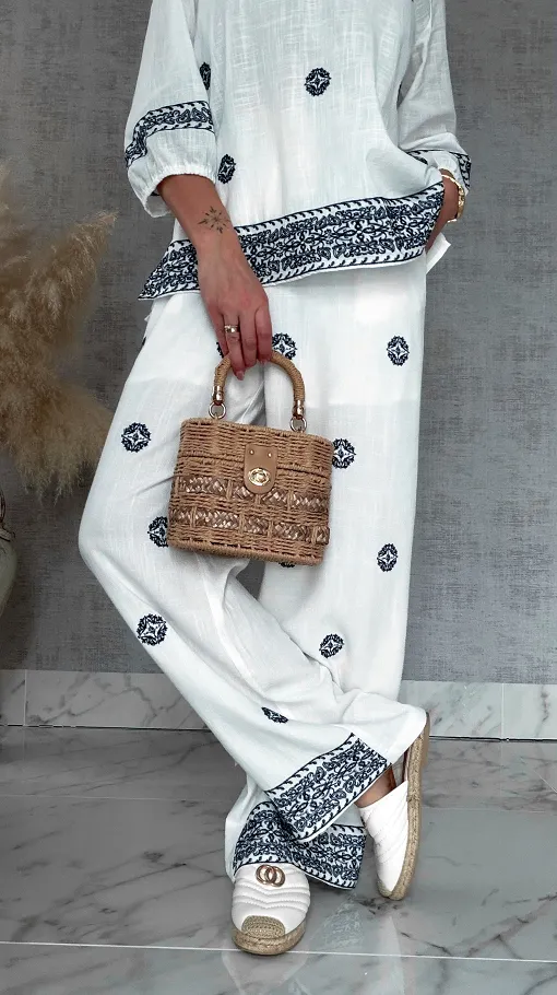Wyjątkowy biały komplet w granatowe hafty bluzka + spodnie 100% bawełna - R814