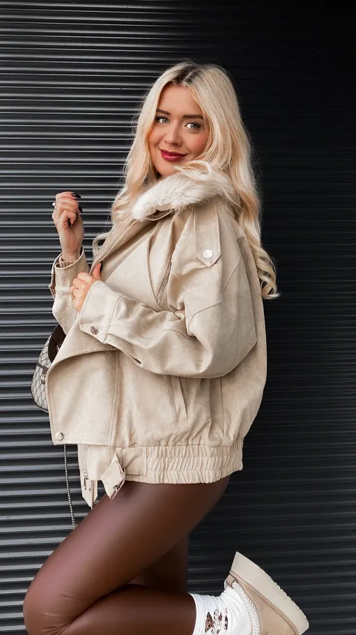 Beżowa kurtka zamszowa z futerkiem ONE SIZE - R324A