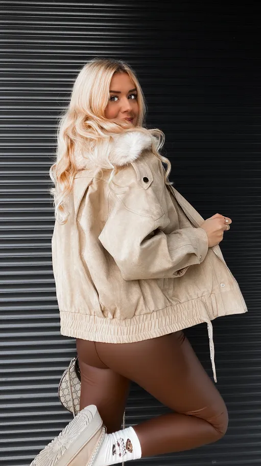 Beżowa kurtka zamszowa z futerkiem ONE SIZE - R324A