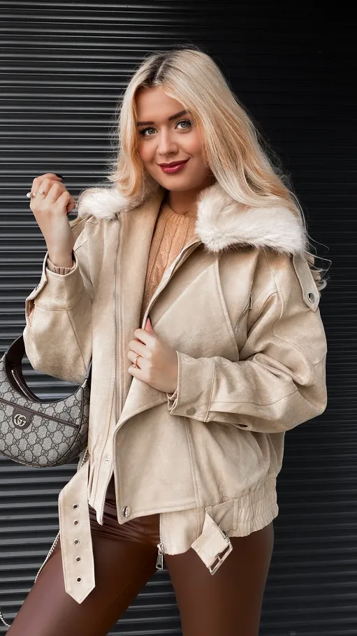 Beżowa kurtka zamszowa z futerkiem ONE SIZE - R324A