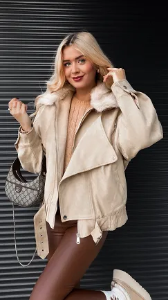 Beżowa kurtka zamszowa z futerkiem ONE SIZE - R324A