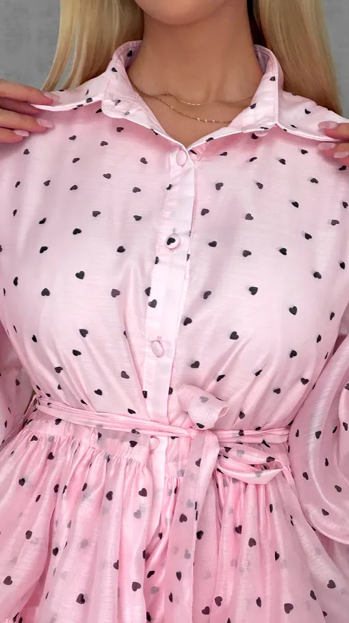 Słodka jedwabna sukienka w serduszka ONE SIZE pastelowy róż - R705A