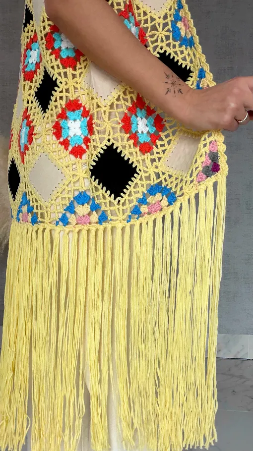 Oryginalna żółta narzutka BOHO kamizelka z frędzlami ONE SIZE - R701