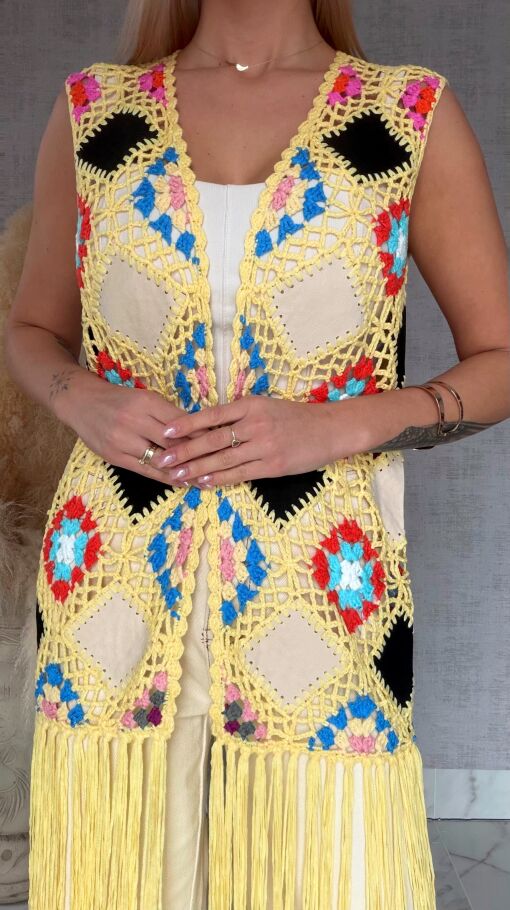 Oryginalna żółta narzutka BOHO kamizelka z frędzlami ONE SIZE - R701