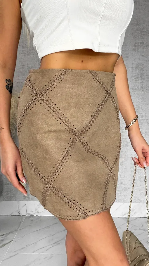 Beżowa zamszowa mini spódniczka na wiosnę - R529