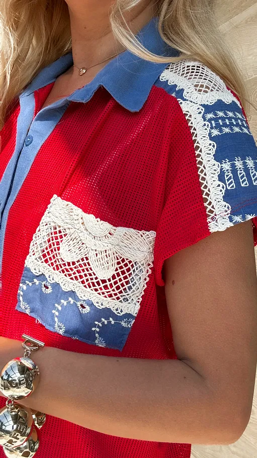 Ażurowa bluzka koszulowa z niebieskimi wstawkami ONE SIZE czerwona - P913