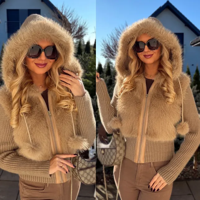 Sweter z kapturem zdobiony futerkiem zapinany na zamek BEŻOWY - R299B