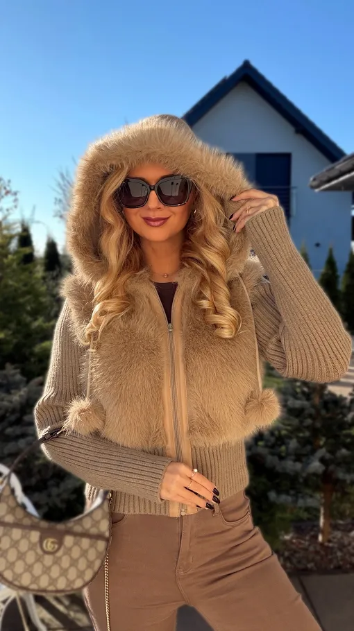 Sweter z kapturem zdobiony futerkiem zapinany na zamek BEŻOWY - R299B