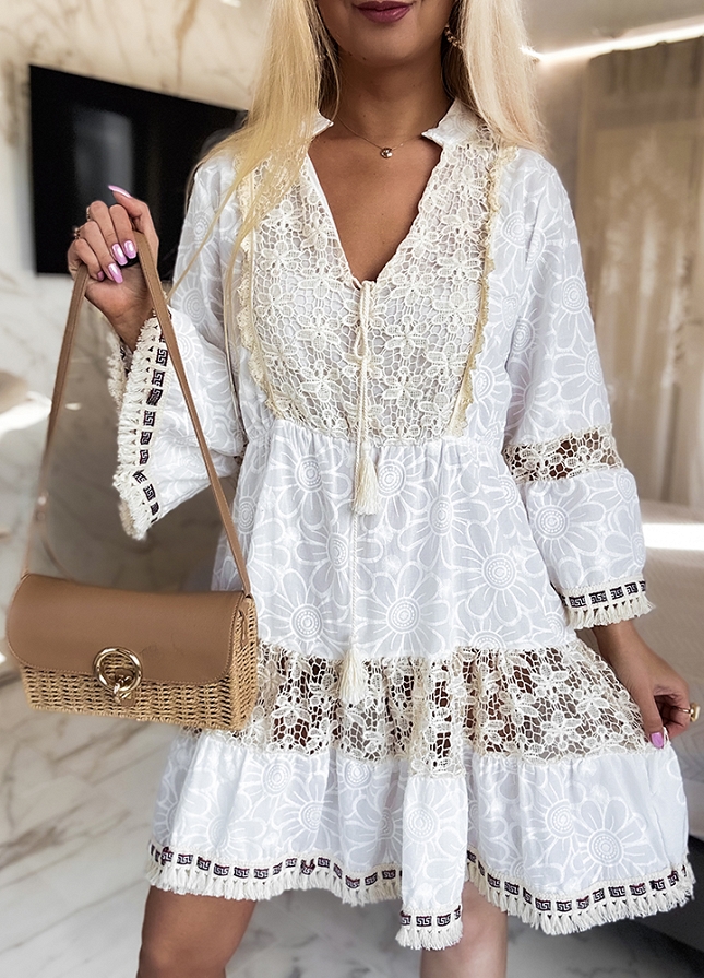 Sukienka w stylu boho HAFTOWANE KWIATY biała - M861