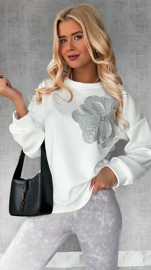 Masełkowa biała bluza z kwiatem ONE SIZE - P237D