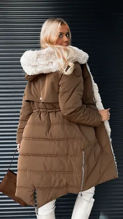 Kurtka na zimę z jasnym futerkiem w kolorze TOFFI - R225