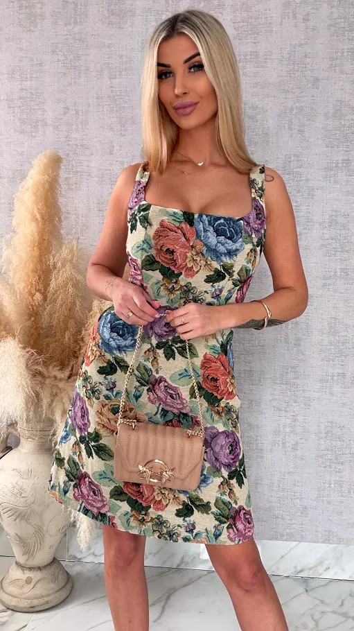 Stylowa sukienka w kolorowe kwiaty z tylnym wiązaniem - R493