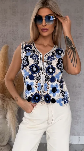 Ażurowa szydełkowa kamizelka zapinana na guziki ONE SIZE blue - R747