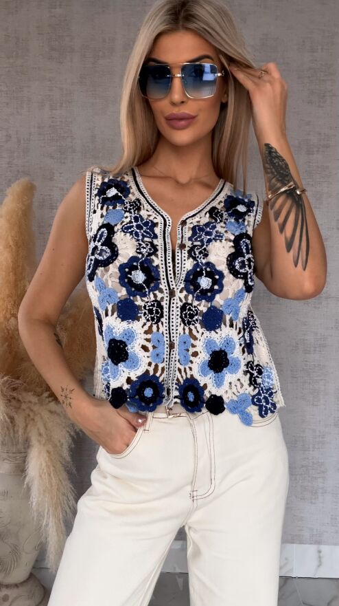 Ażurowa szydełkowa kamizelka zapinana na guziki ONE SIZE blue - R747