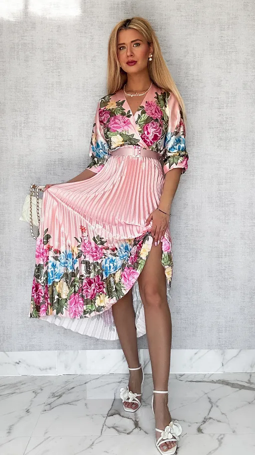 Cudowna MAXI sukienka w kwiaty z plisowanym dołem RÓŻOWA - P511B