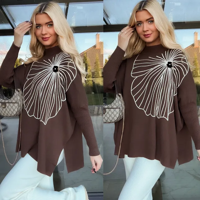Sweter tunika z kontrastowym kwiatem ONE SIZE brązowy - R331B