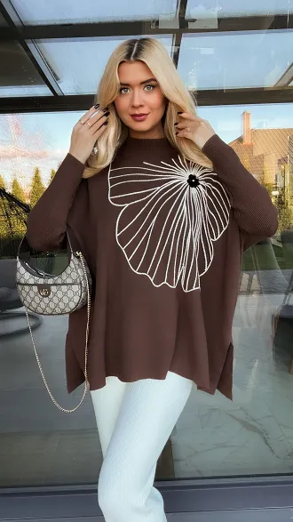 Sweter tunika z kontrastowym kwiatem ONE SIZE brązowy - R331B