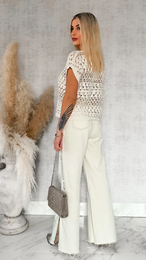 Elegancki ażurowy bezrękawnik w szydełkowym stylu ONE SIZE ecru - R912