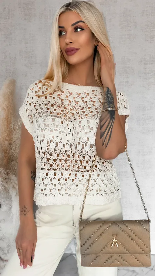 Elegancki ażurowy bezrękawnik w szydełkowym stylu ONE SIZE ecru - R912