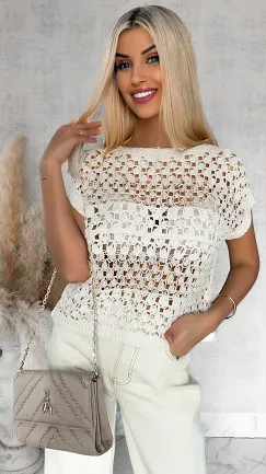 Elegancki ażurowy bezrękawnik w szydełkowym stylu ONE SIZE ecru - R912