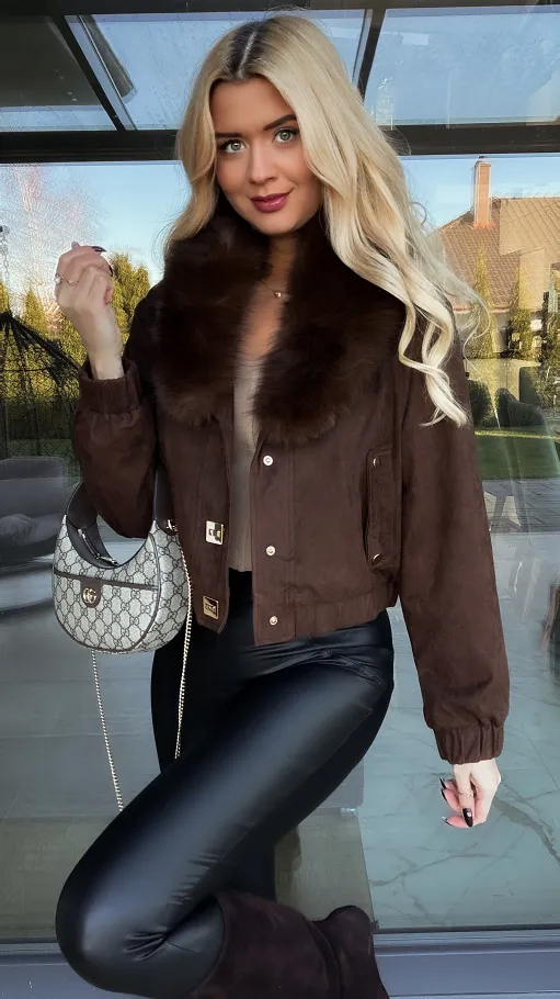 Mięciutka kurtka zamszowa ocieplana futerkiem gorzka CZEKOLADA - R333A