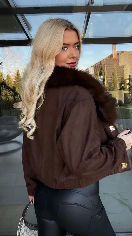 Mięciutka kurtka zamszowa ocieplana futerkiem gorzka CZEKOLADA - R333A