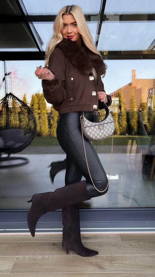 Mięciutka kurtka zamszowa ocieplana futerkiem gorzka CZEKOLADA - R333A