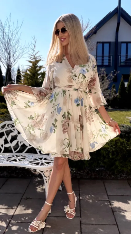 Wiosenna sukienka w kwiaty z kopertowym dekoltem i wiązaniem ONE SIZE - R948