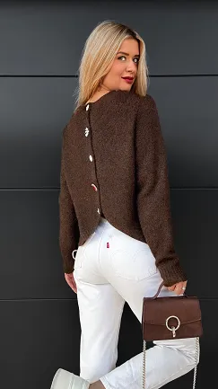 Brązowy sweter zapinany na piękne ozdobne guziki ONE SIZE - R095