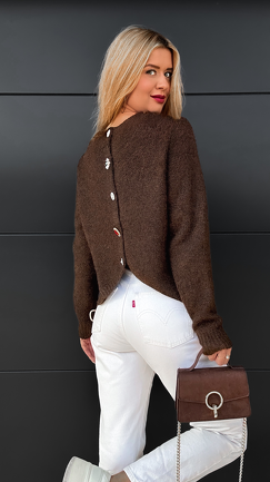 Brązowy sweter zapinany na piękne ozdobne guziki ONE SIZE - R095