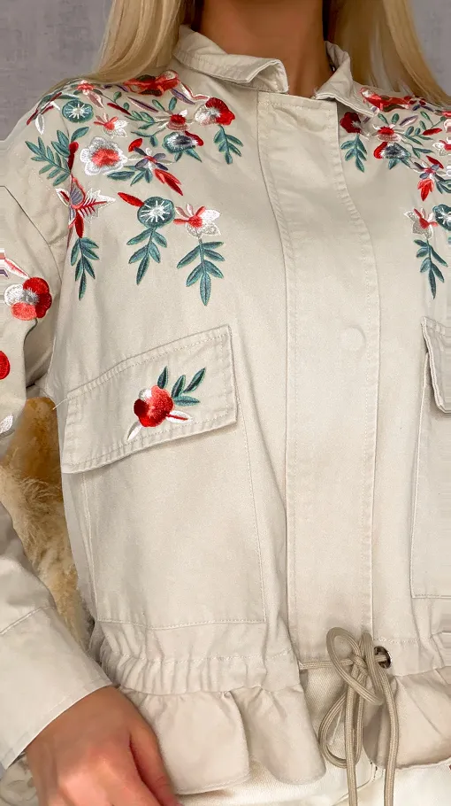 Ekskluzywna wiosenna kurtka BOHO z haftowanymi kwiatami ONE SIZE - R714